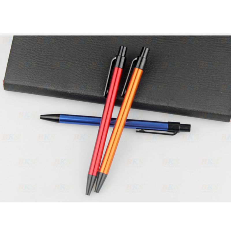 รหัสสินค้า : PE-066 ปากกาพลาสติก ปากกาพรีเมี่ยม ฟรีสกรีนโลโก้
